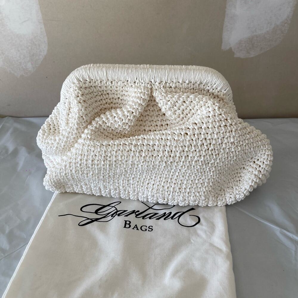GARY’s White Clutch with Gold Bee Accent  NEW - Picture 5 of 6